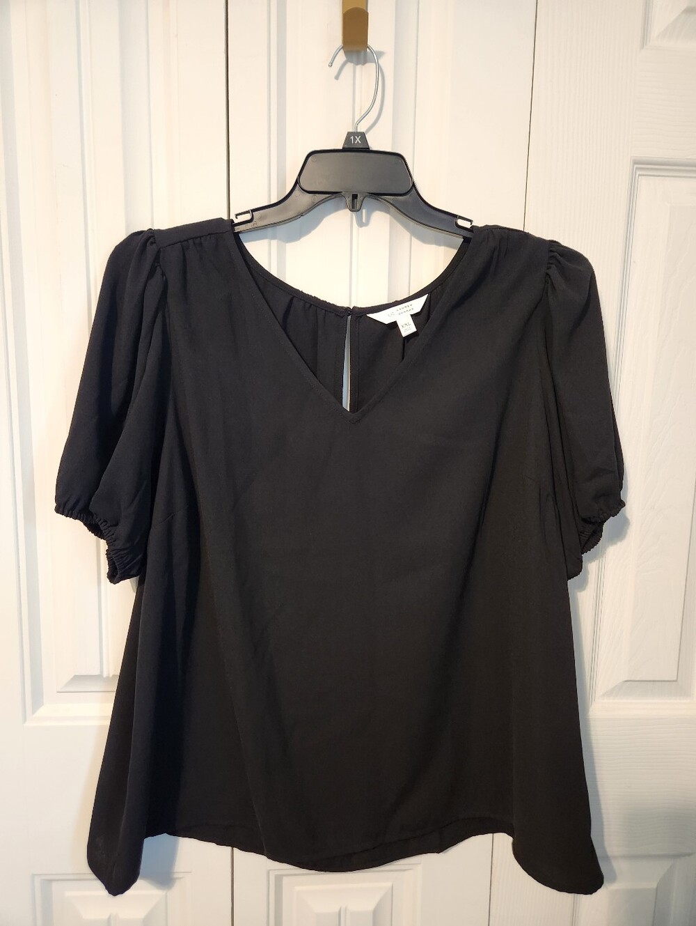 LC Lauren Conrad Black V-Neck Puff Sleeve Blouse